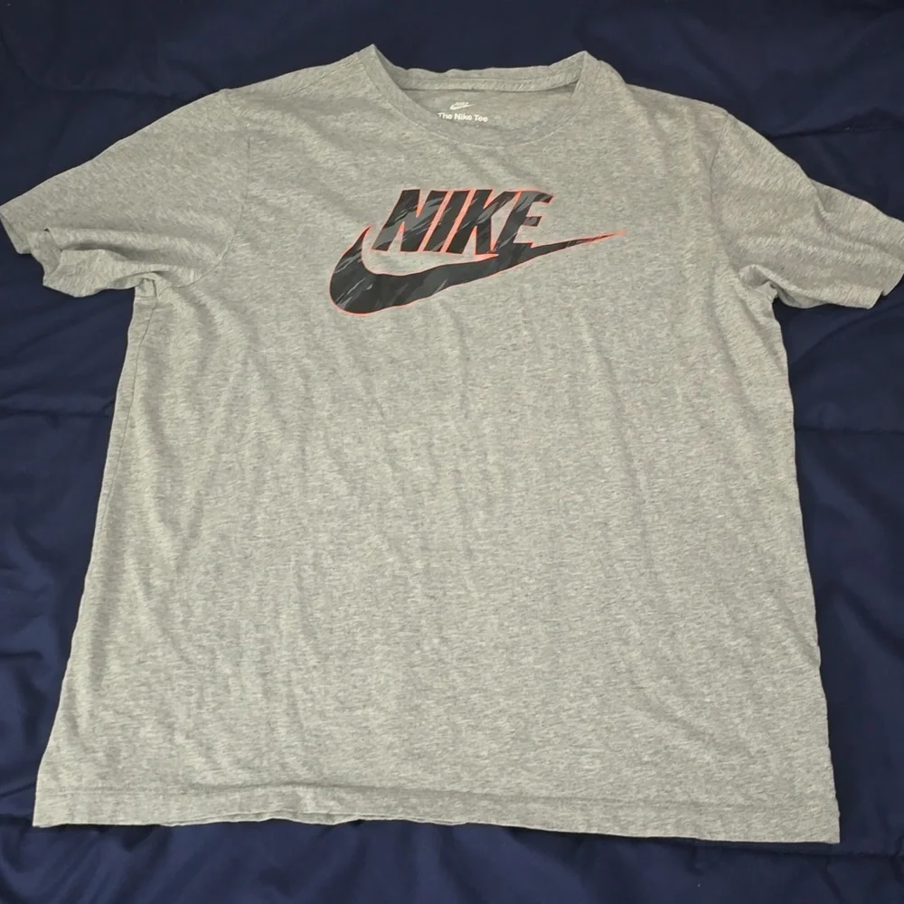 USED Men's Nike Tee - Picture 2 of 5